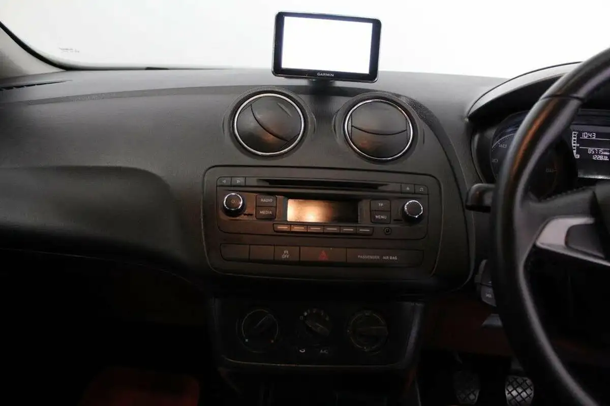 2015-seat-ibiza-14-se-sportcoupe-3d-big-27