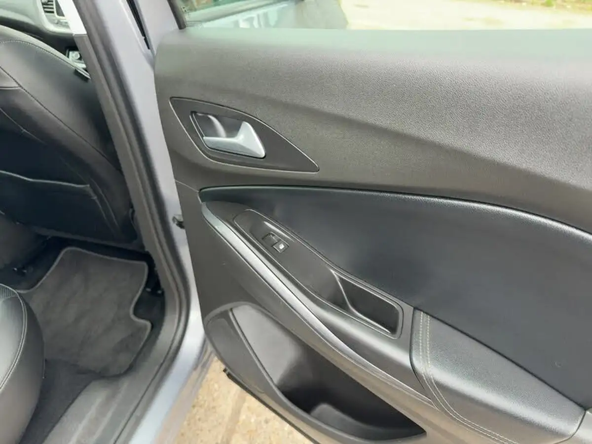 2020-vauxhall-grandland-x-12-elite-nav-big-26