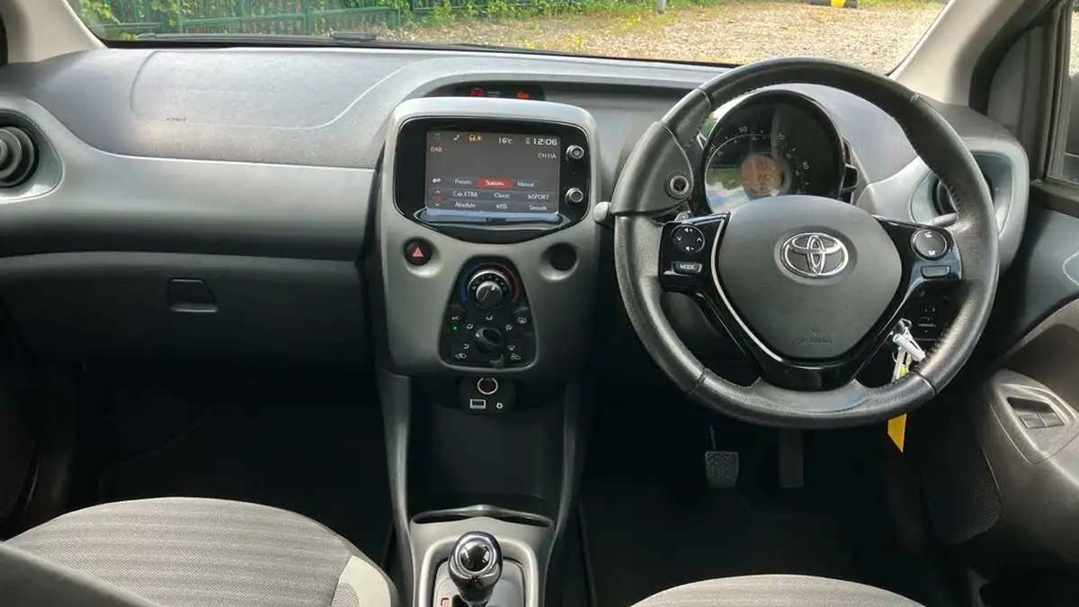 2019-toyota-aygo-10-vvt-i-x-play-tss-x-shift-big-4