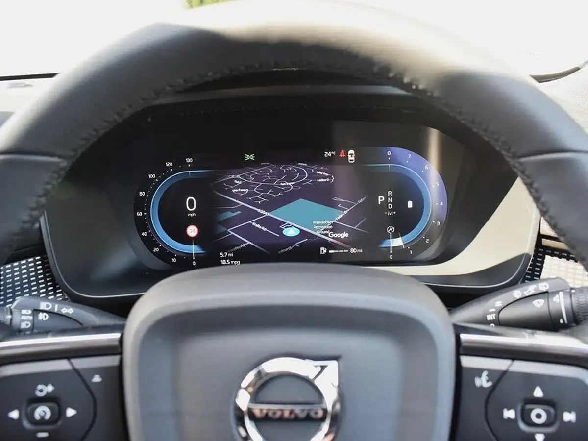 2022-volvo-xc40-20-b4-plus-awd-big-12