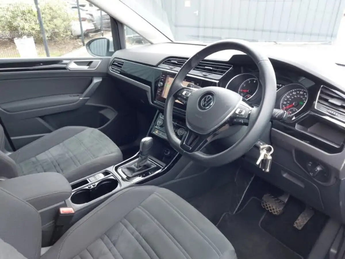2020-volkswagen-touran-15-tsi-sel-dsg-big-12