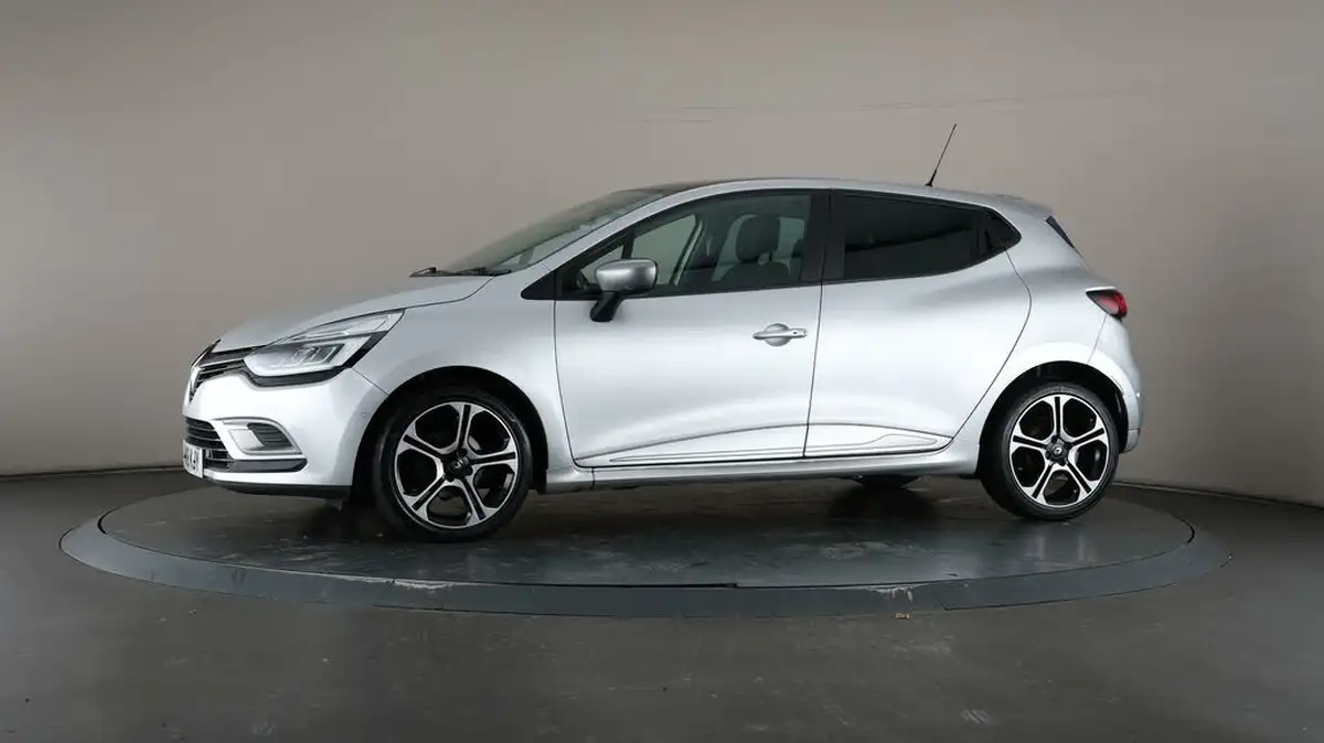 2018-renault-clio-15dci-signature-nav-90bhp-big-39