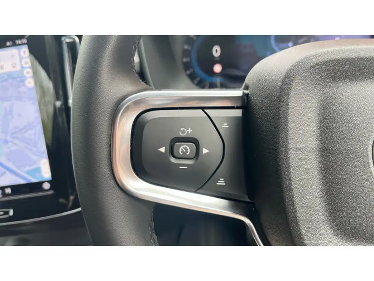 2024-volvo-xc40-20-b3-plus-big-17