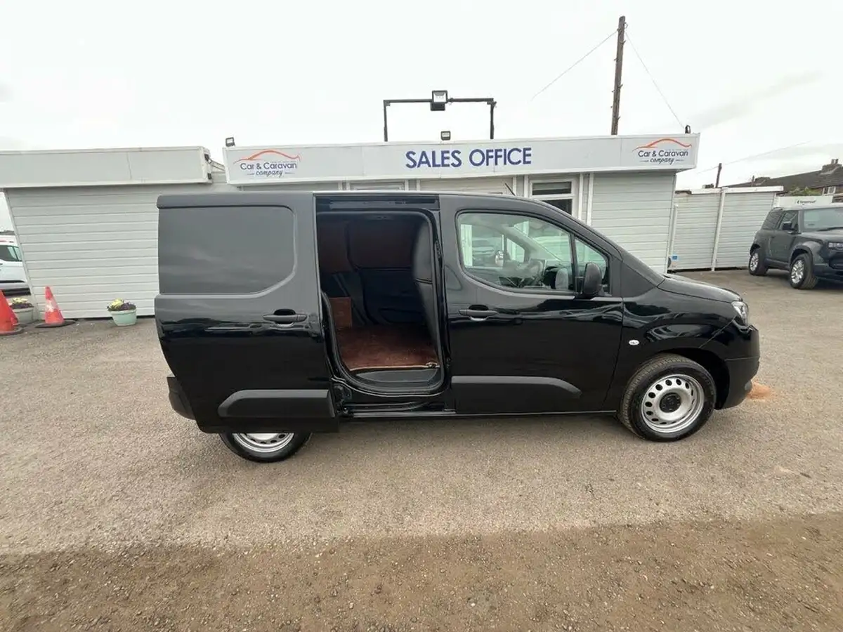 2022-toyota-proace-city-15d-active-big-9
