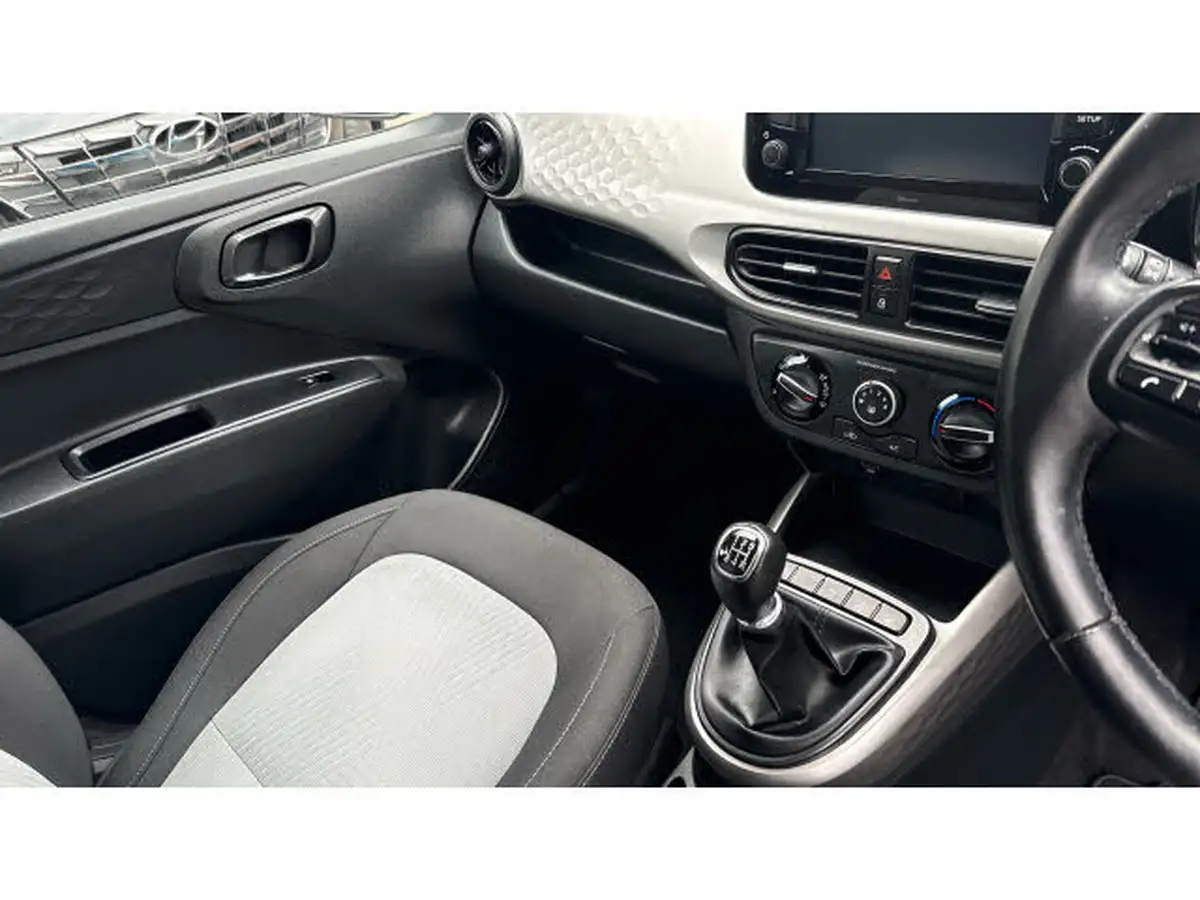 2021-hyundai-i10-10-premium-big-13