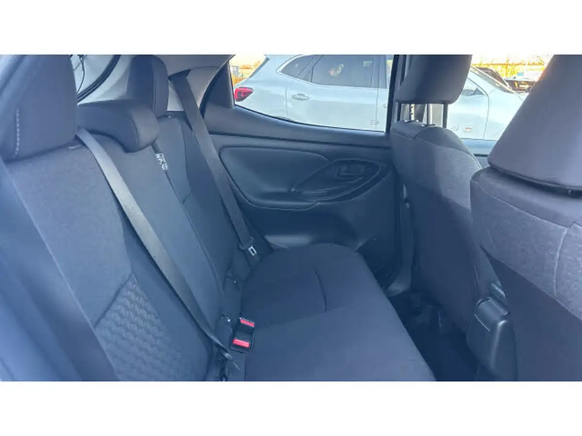 2022-toyota-yaris-15-vvt-i-design-big-11