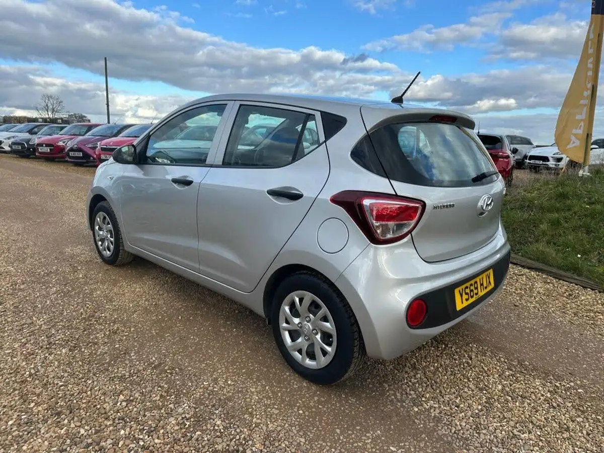 2019-hyundai-i10-10-s-big-8