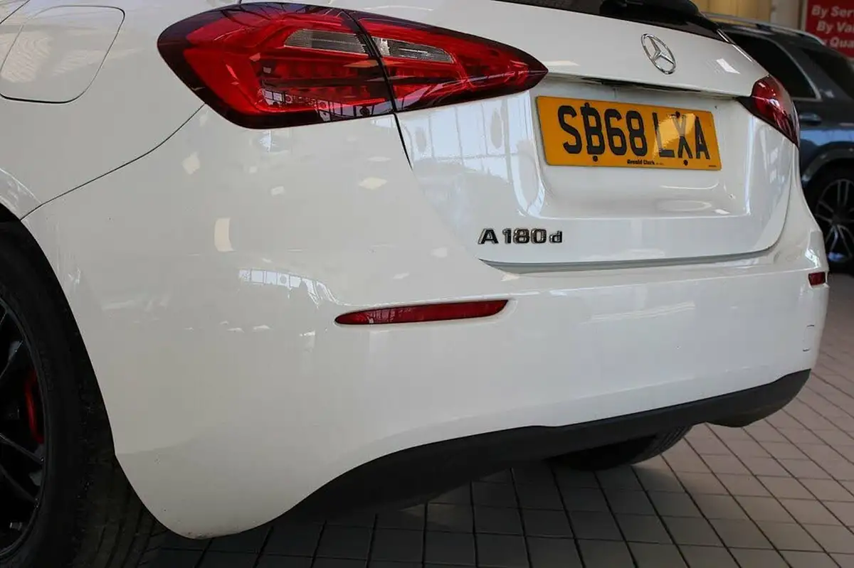 2018-mercedes-benz-a-class-15d-a180d-se-116ps-ss-7g-dct-big-15