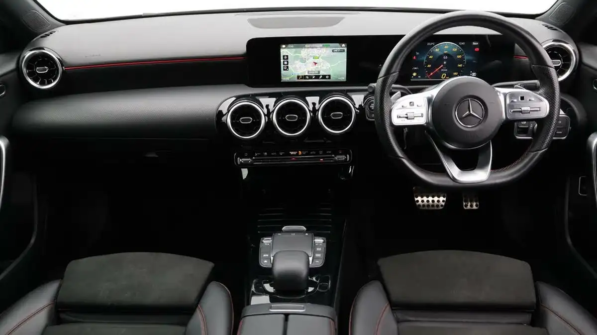 2020-mercedes-benz-a-class-13-a200-amg-line-saloon-4d-7g-dct-big-13
