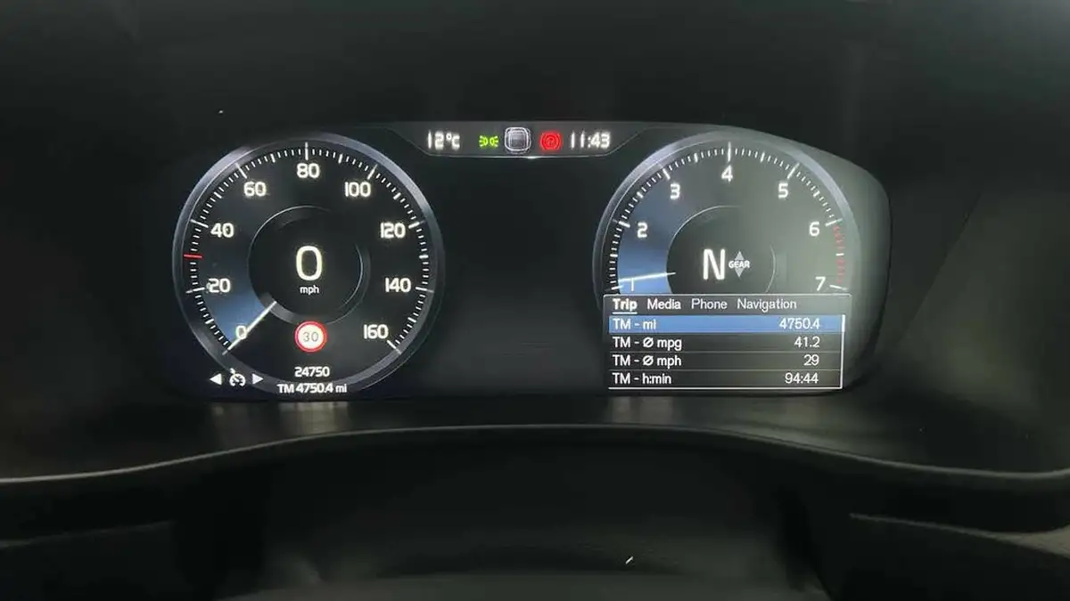 2022-volvo-xc40-15-t3-r-design-big-4