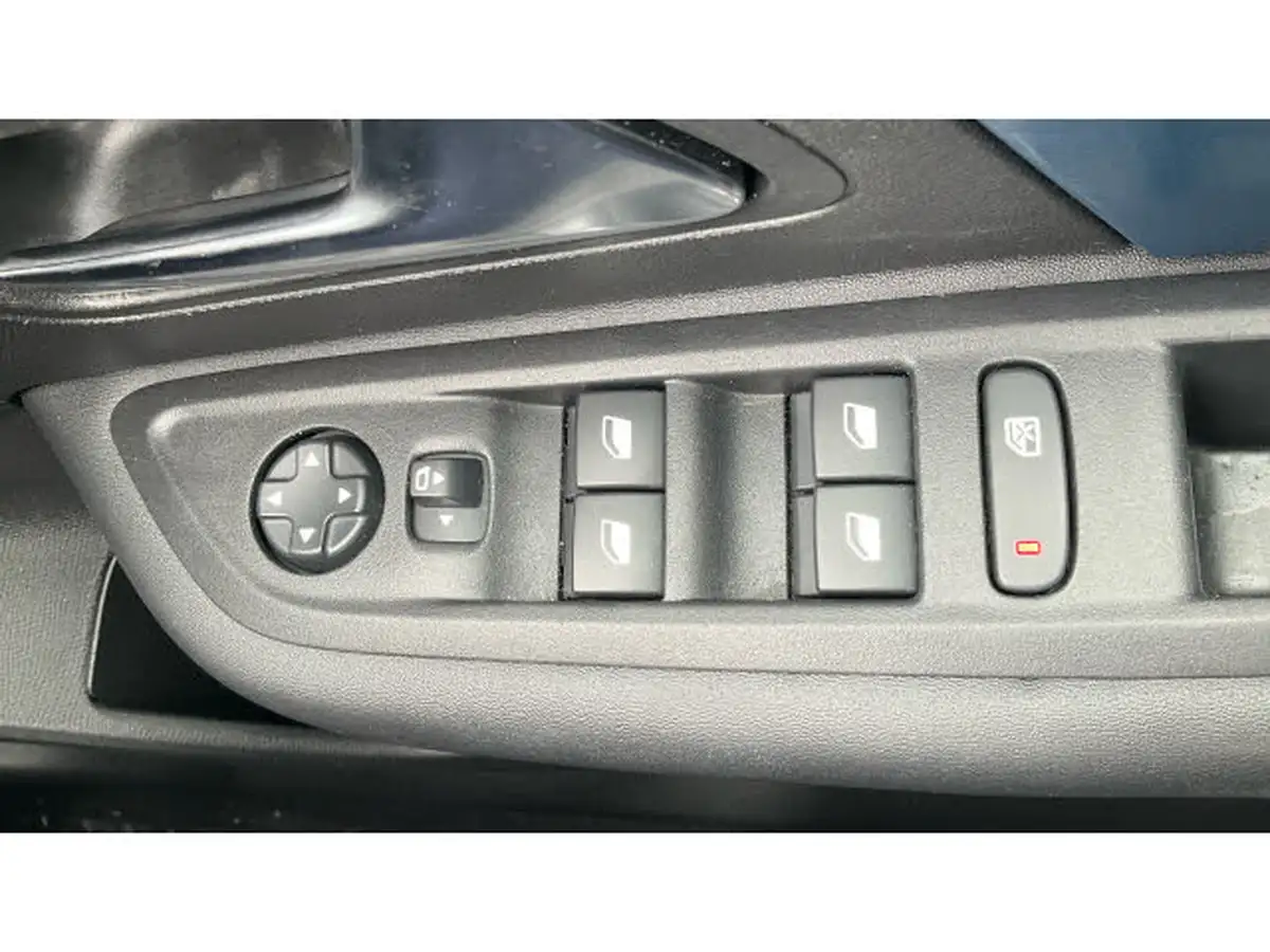 2022-citroen-c4-e-shine-big-20