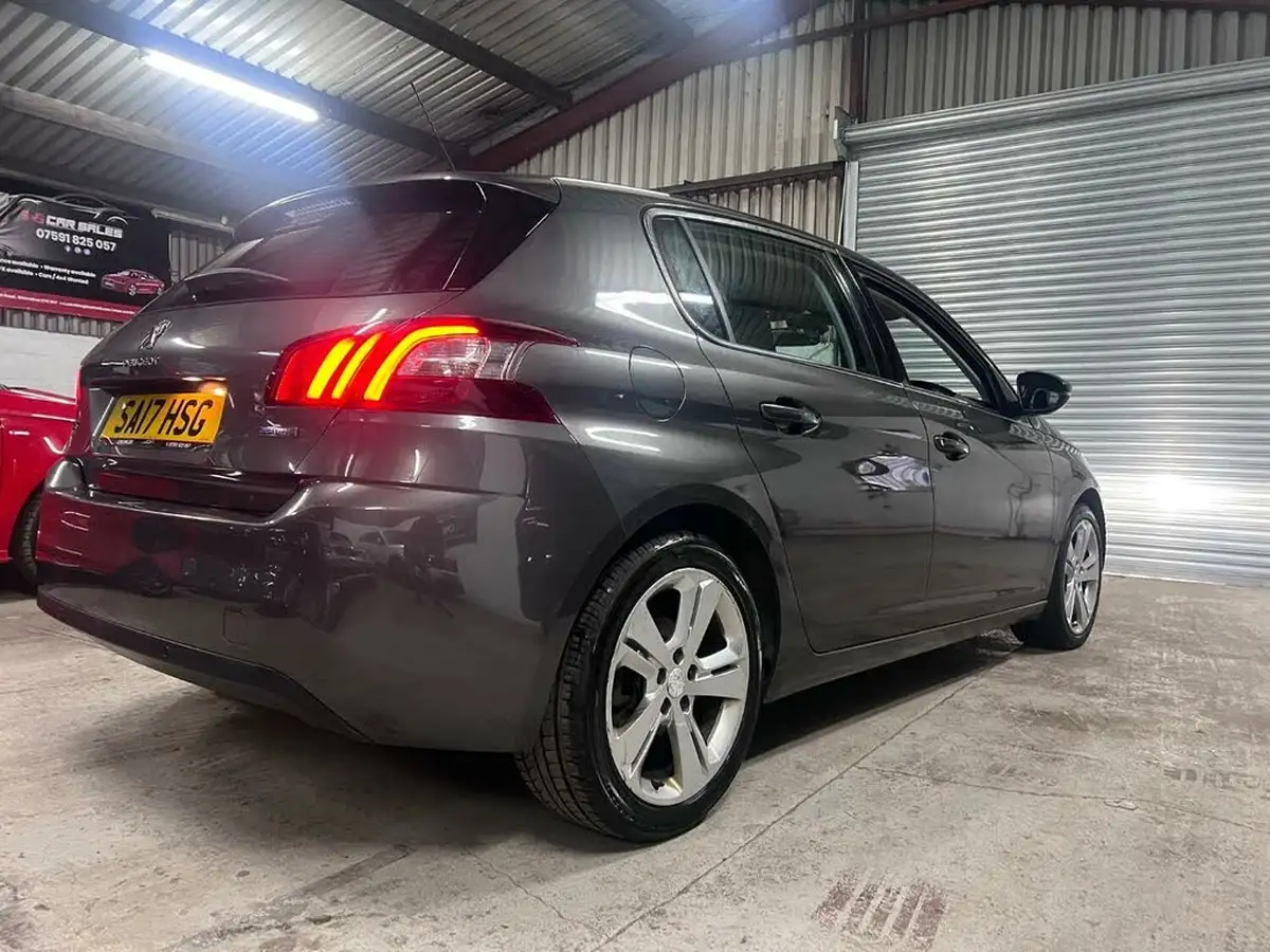 2017-peugeot-308-12-puretech-allure-110bhp-big-9