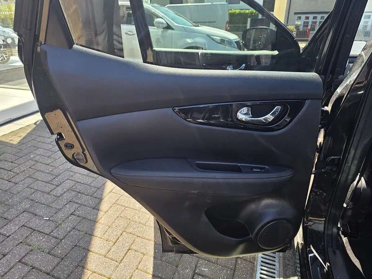 2017-nissan-qashqai-12-dig-t-tekna-big-26