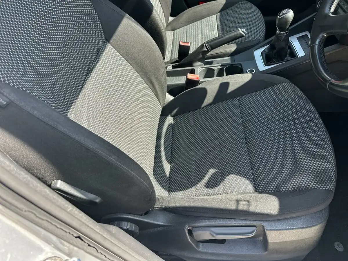 2014-skoda-octavia-16tdi-se-estate-big-33