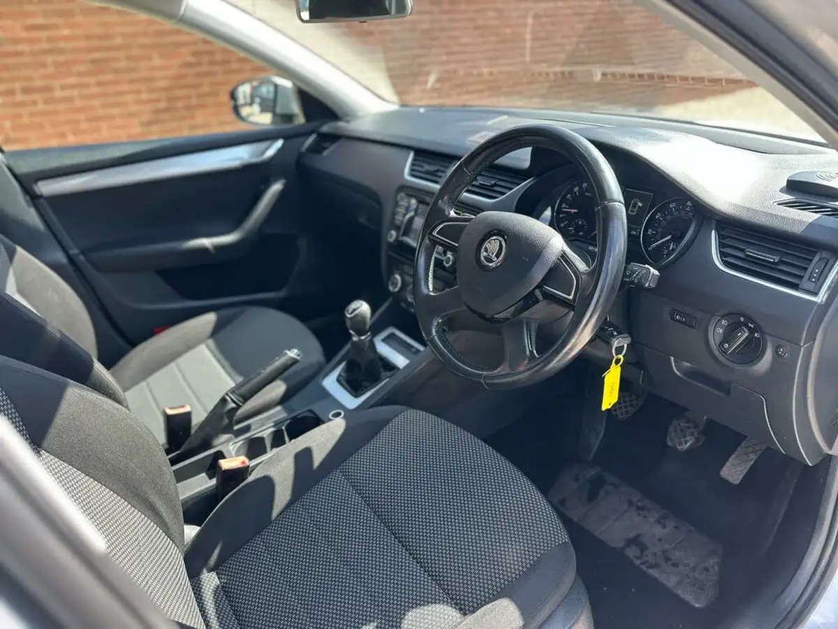2014-skoda-octavia-16tdi-se-estate-big-5