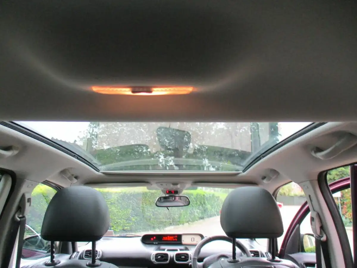 2016-citroen-c3-picasso-12-puretech-platinum-big-15