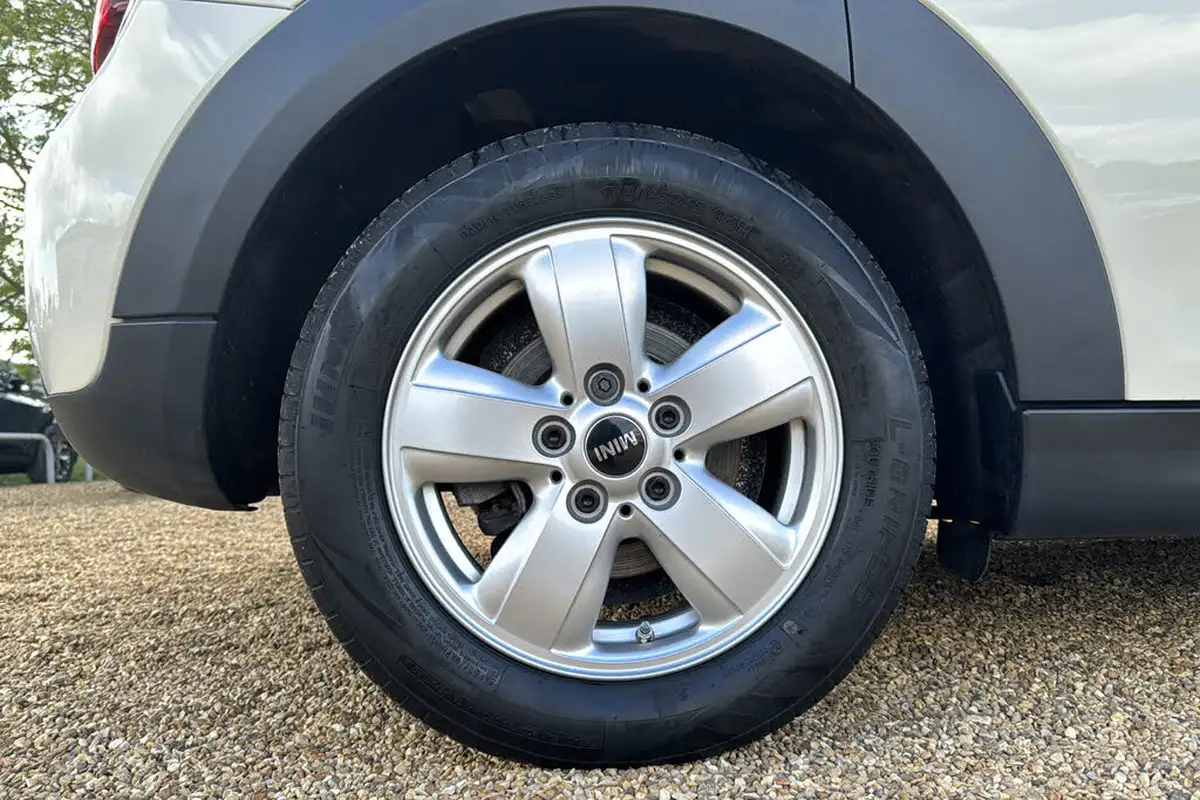 2019-mini-cooper-15-cooper-classic-hatchback-5d-big-6