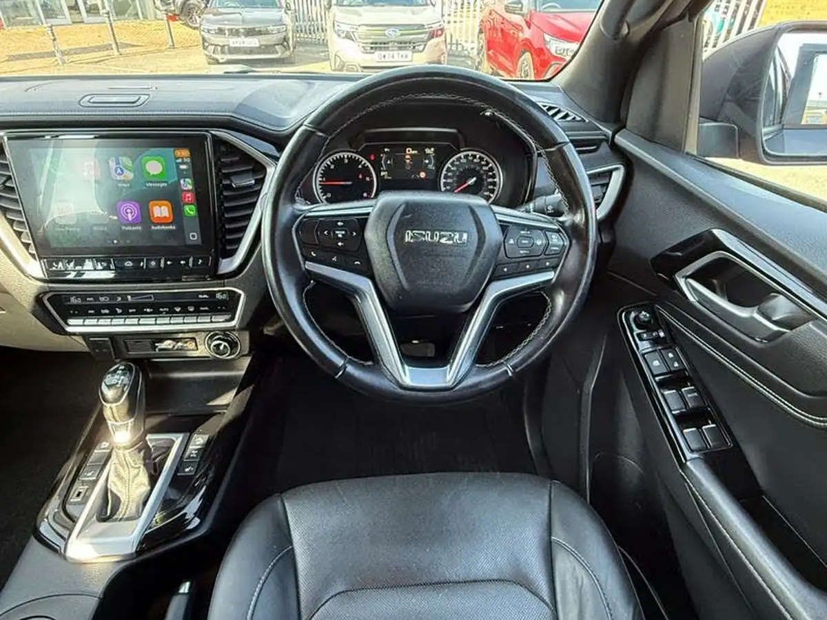 2022-isuzu-d-max-19td-v-cross-pickup-auto-big-4