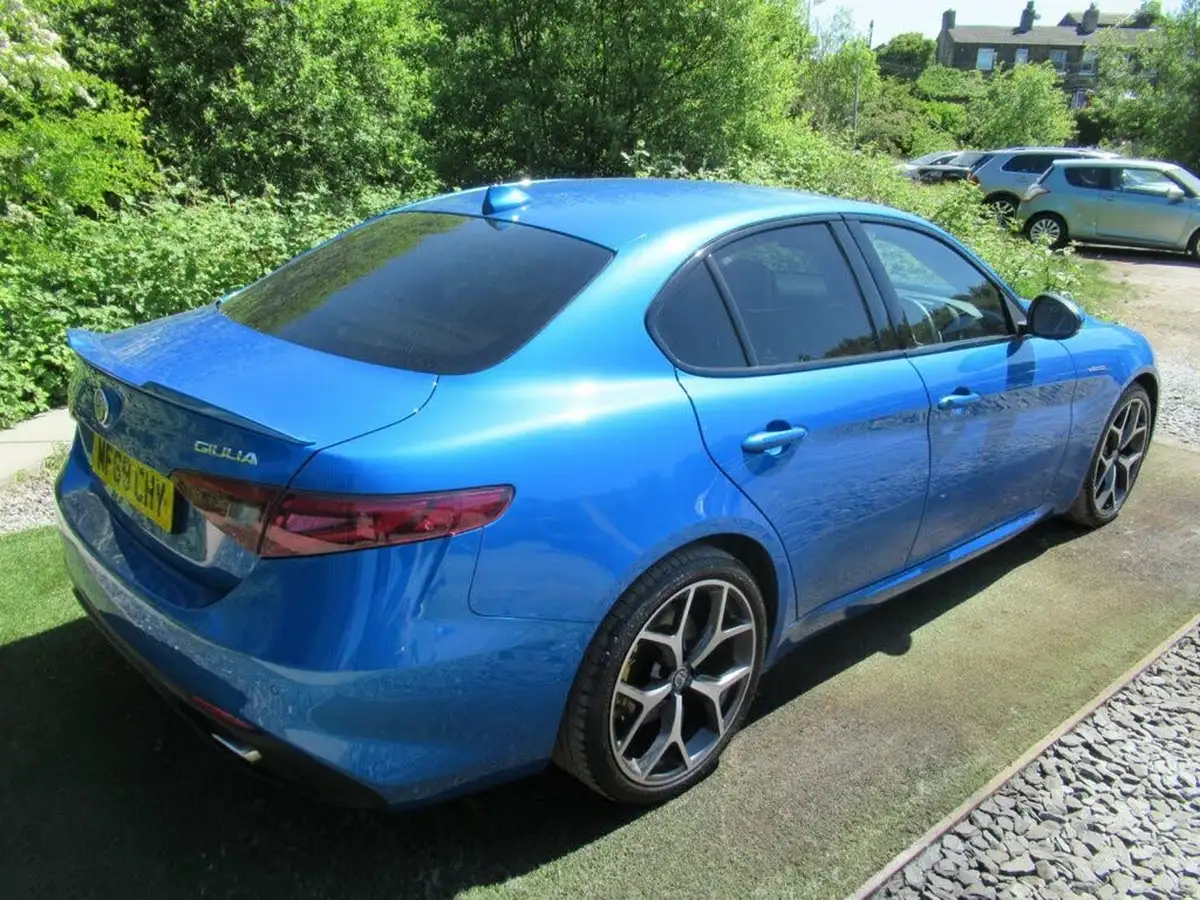 2019-alfa-romeo-giulia-20-veloce-big-21