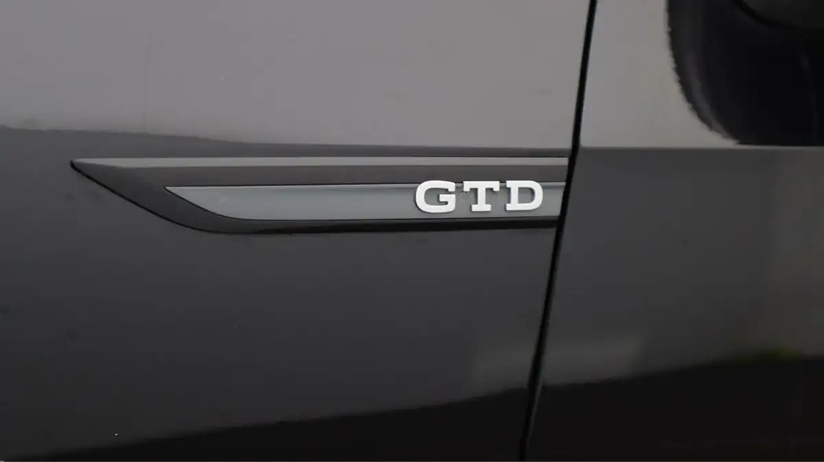 2021-volkswagen-golf-20tdi-gtd-big-20