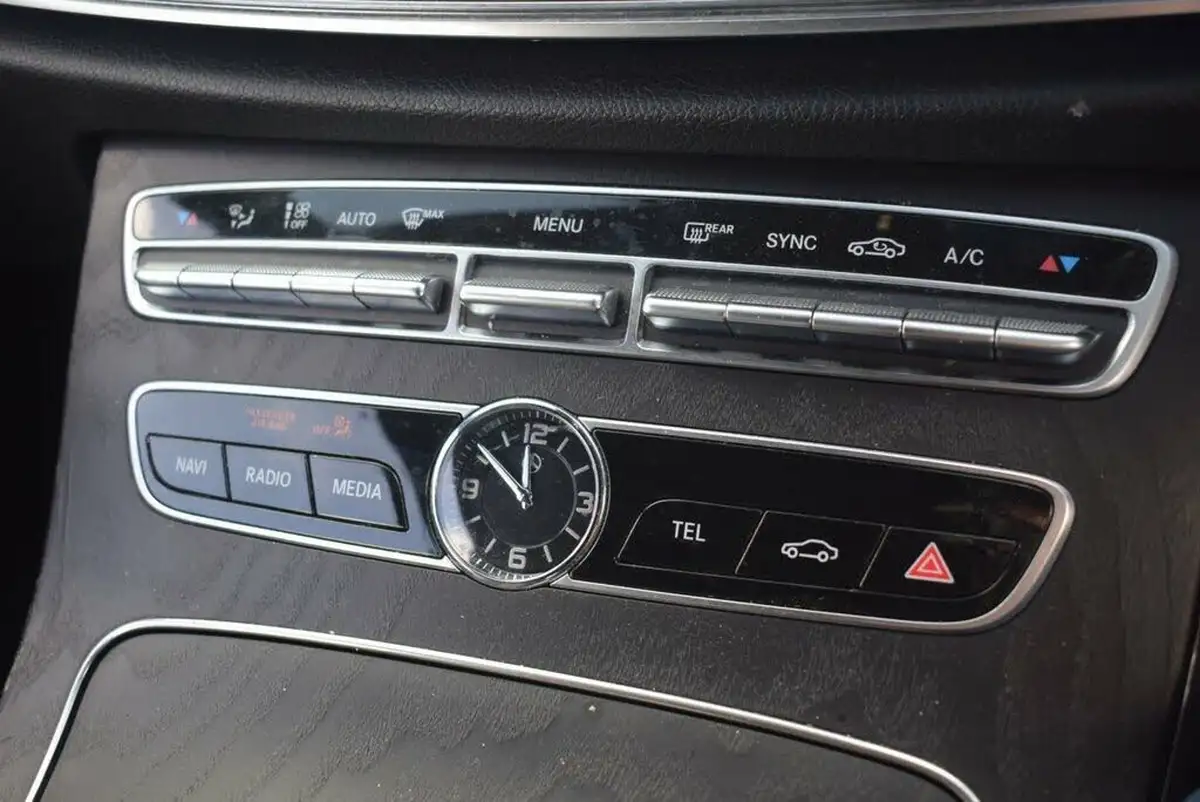 2020-mercedes-benz-e-class-20d-e220d-amg-line-cabriolet-2d-plus-big-19