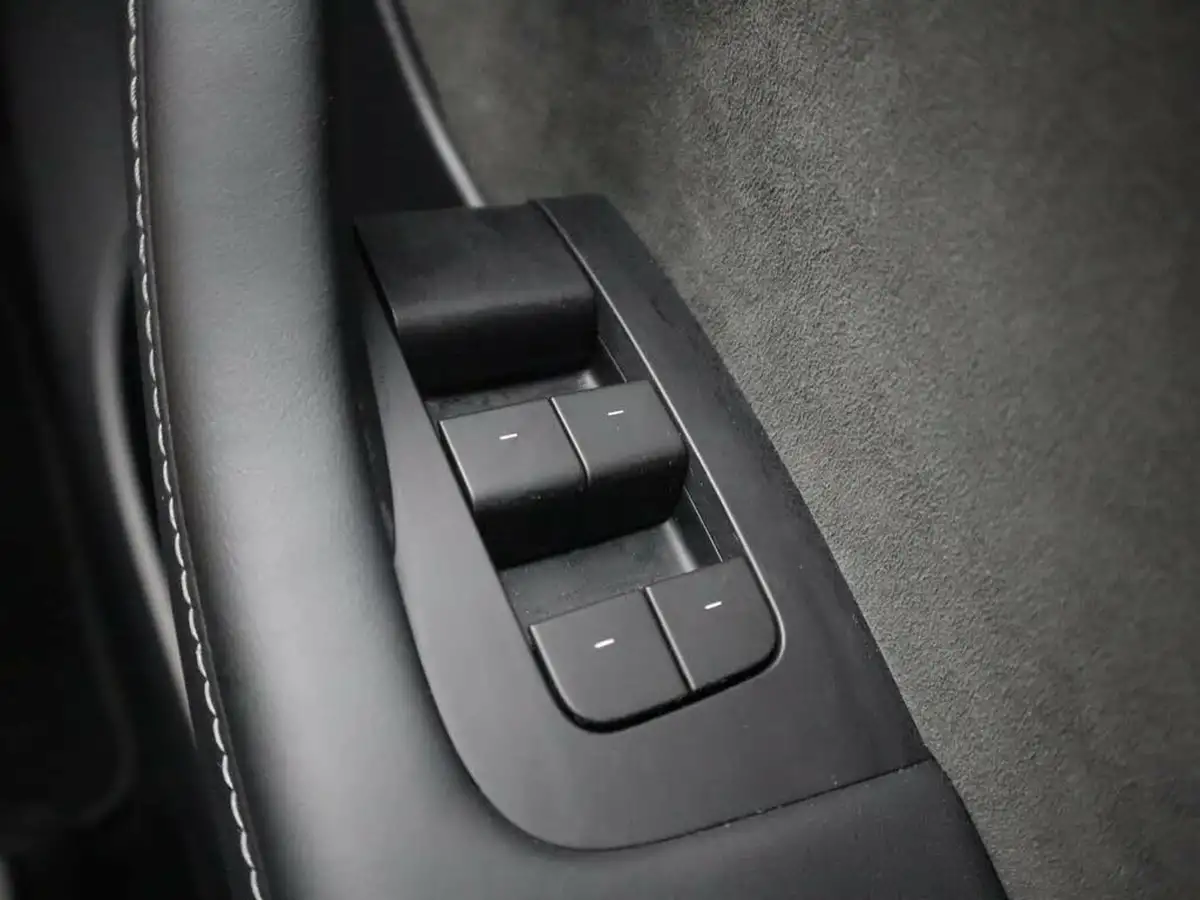 2022-tesla-model-y-e-rwd-big-39