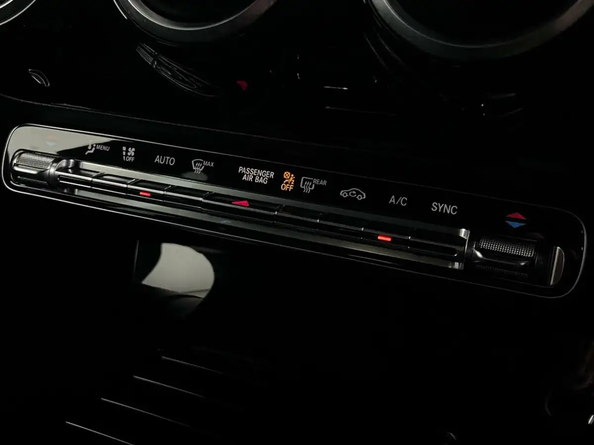 2021-mercedes-benz-cla-13-cla-200-amg-line-coupe-4d-big-25