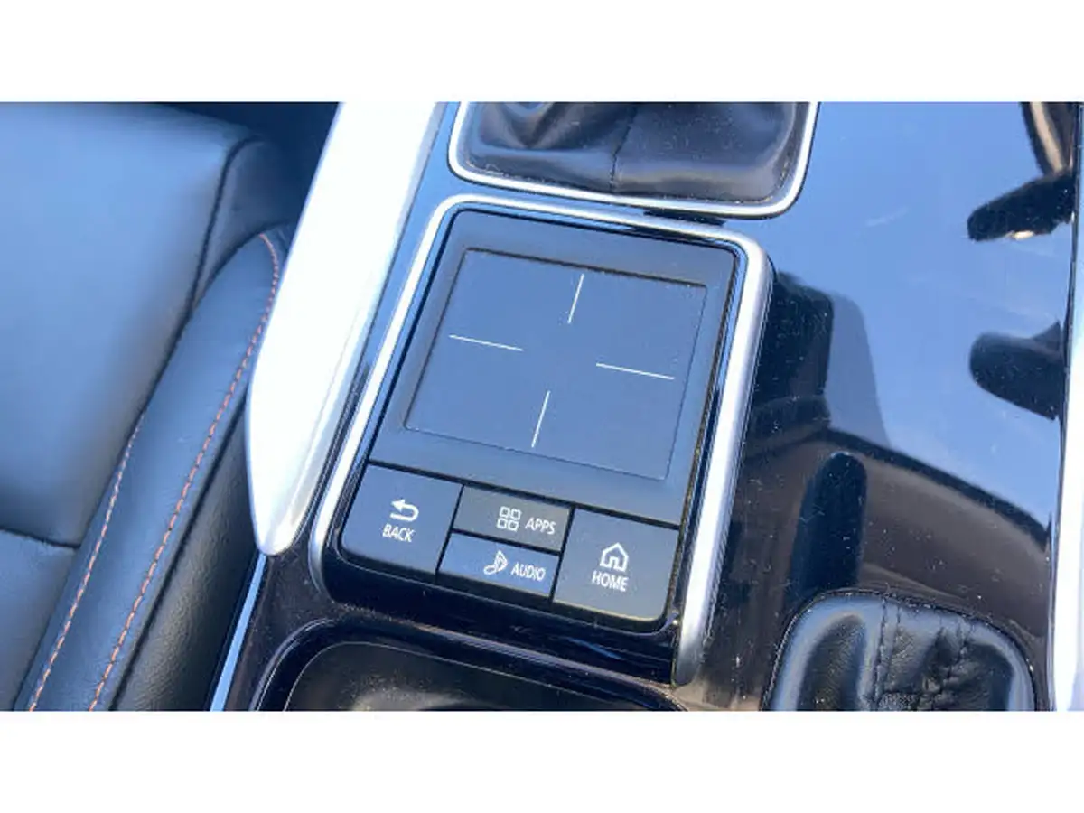 2020-mitsubishi-eclipse-cross-15-black-big-44