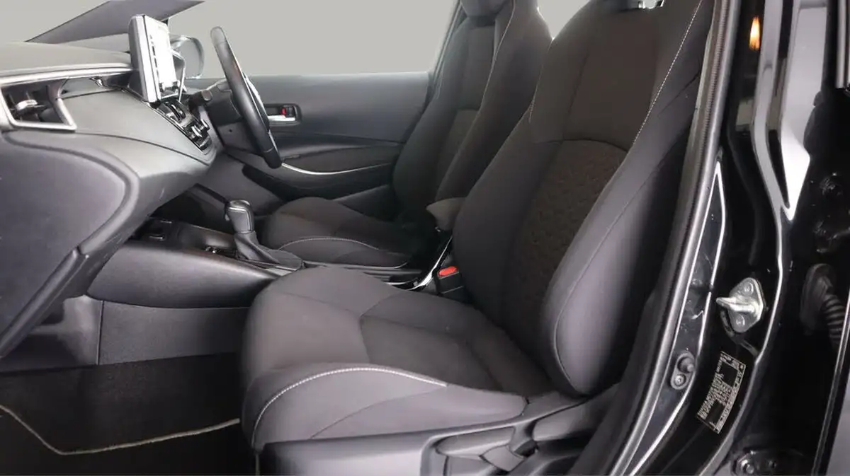 2022-toyota-corolla-18-vvt-i-icon-120bhp-trk-hatchback-5d-big-12