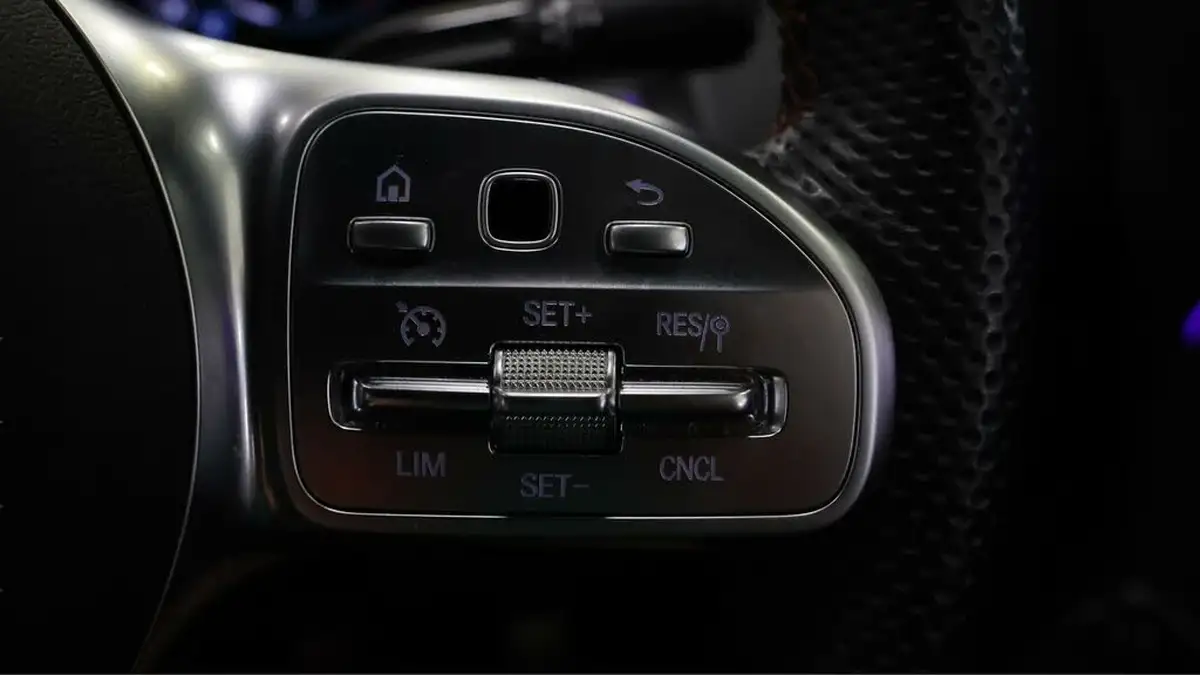 2023-mercedes-benz-glb-class-13-glb200-amg-line-premium-big-25