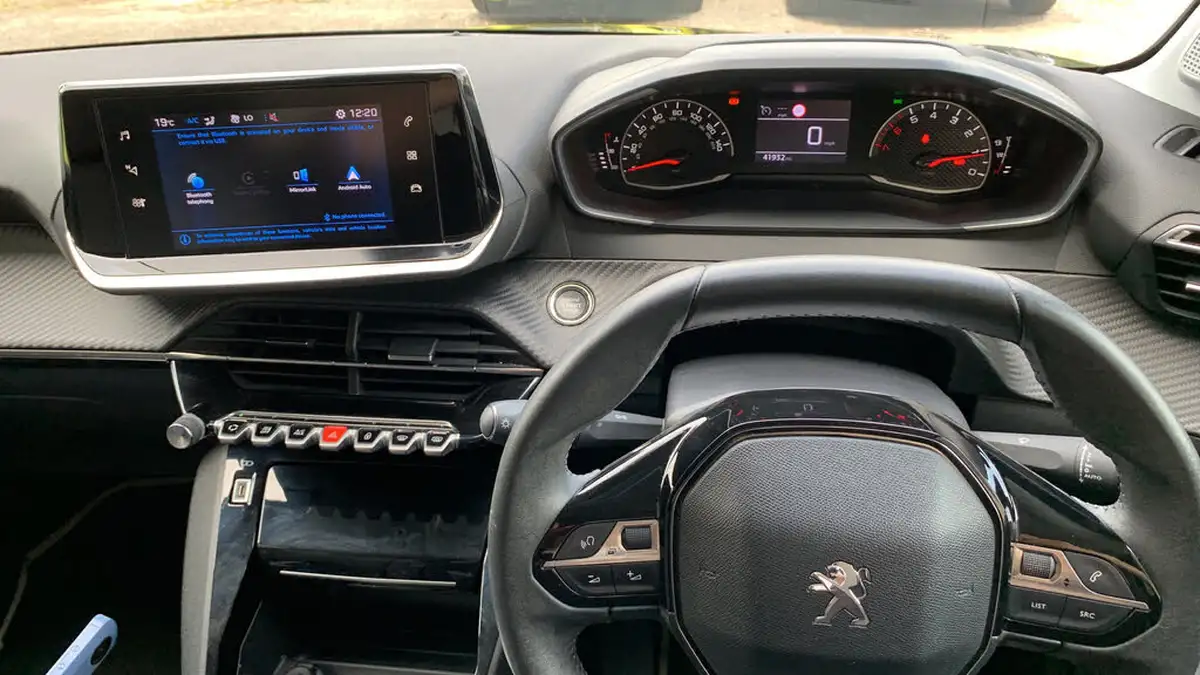 2021-peugeot-208-12-puretech-allure-100bhp-big-3