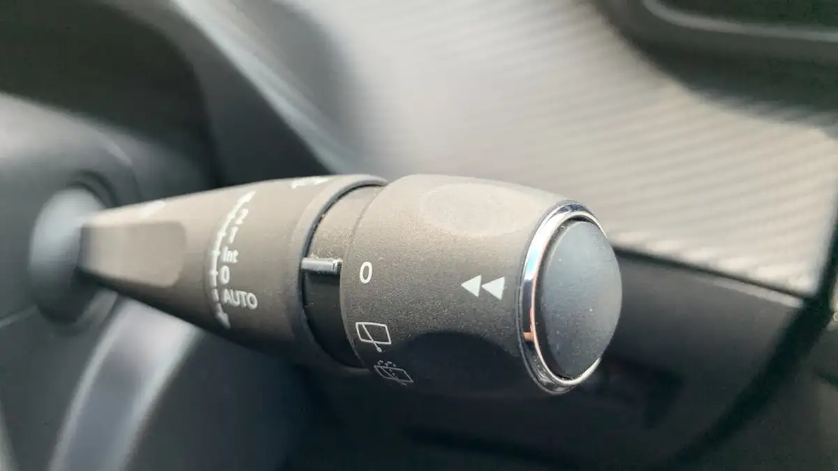 2021-peugeot-208-12-puretech-allure-100bhp-big-27