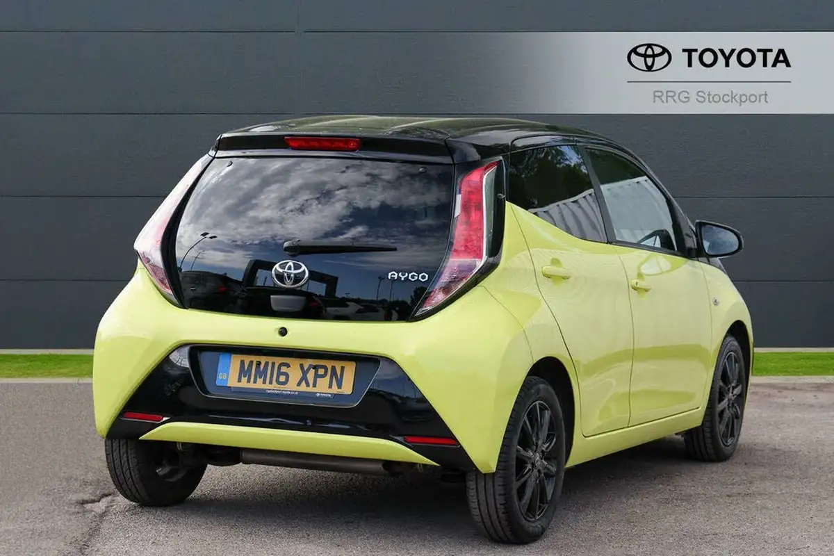 2016-toyota-aygo-10-vvt-i-x-cite-3-bi-tone-yellow-5d-big-1