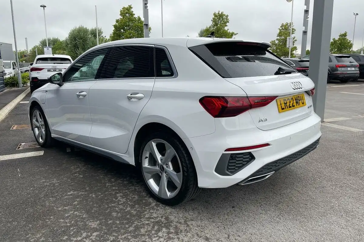 2022-audi-a3-14-40-tfsi-e-s-line-big-16