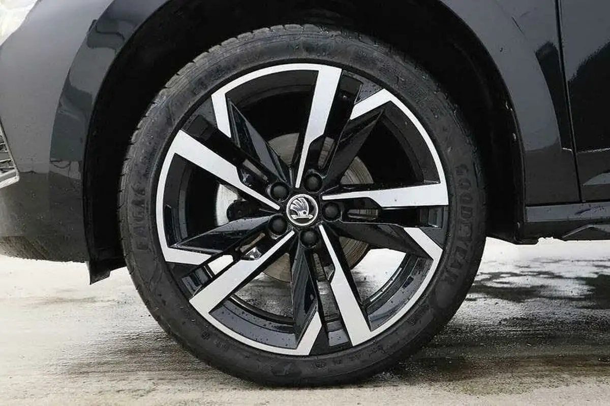 2024-skoda-kamiq-15-tsi-monte-carlo-dsg-big-4