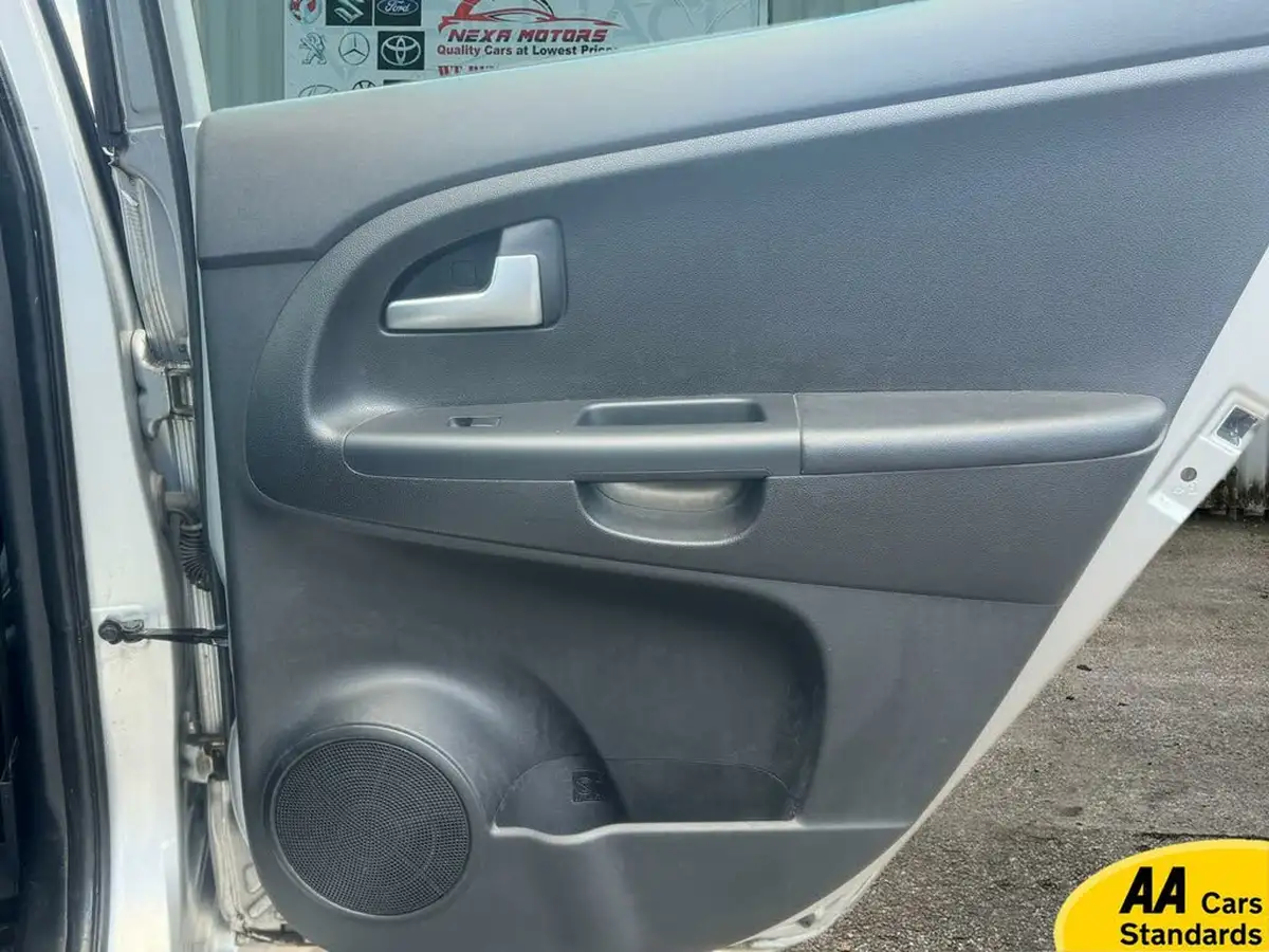 2012-kia-venga-16-2-big-13