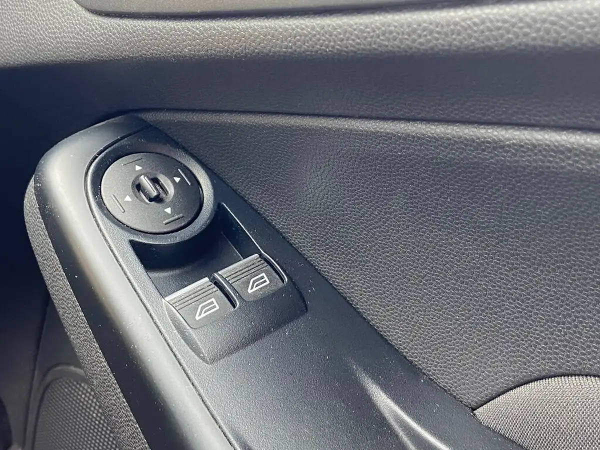 2016-ford-fiesta-10t-st-line-140ps-3d-big-17