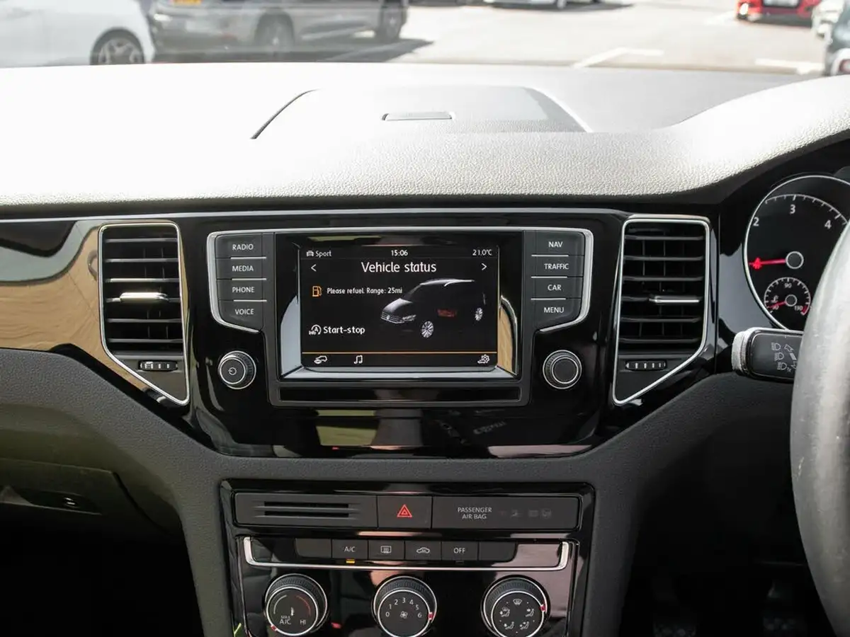 2014-volkswagen-golf-sv-20tdi-gt-big-25