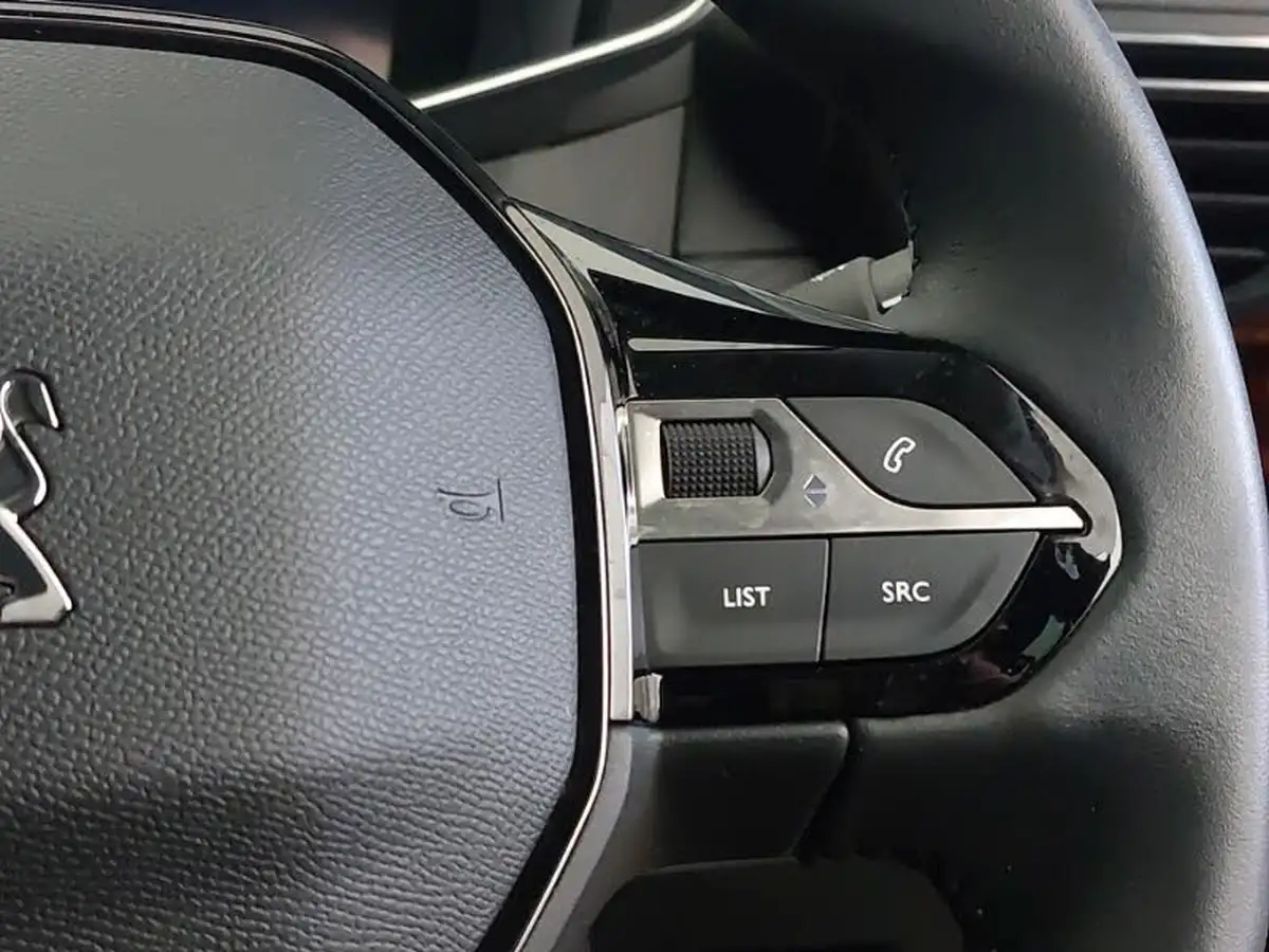 2022-peugeot-2008-suv-12-puretech-allure-premium-100bhp-big-12