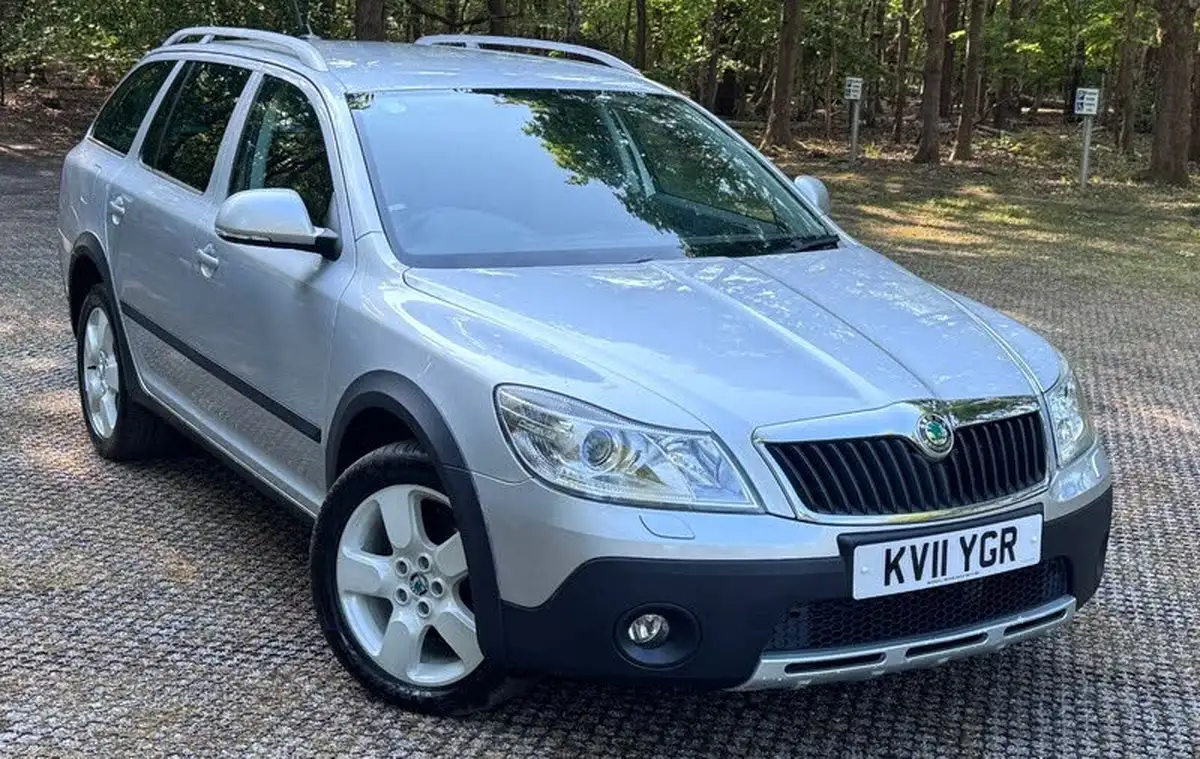 2011-skoda-octavia-20td-scout-cr-140bhp-big-0