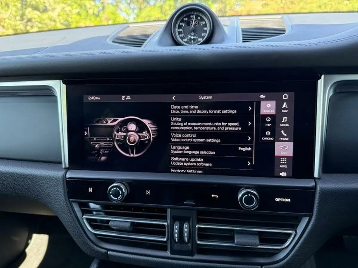 2022-porsche-macan-20-big-22