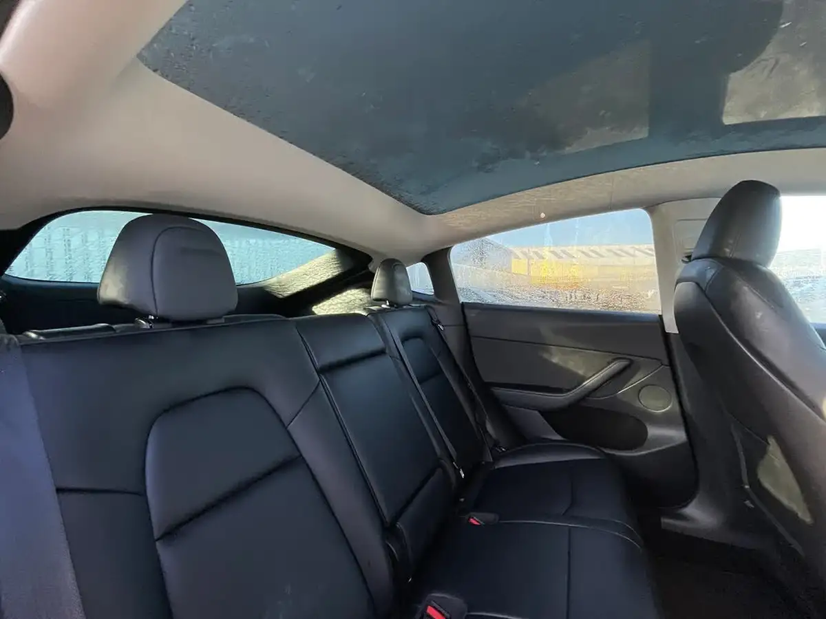 2022-tesla-model-y-e-long-range-big-10