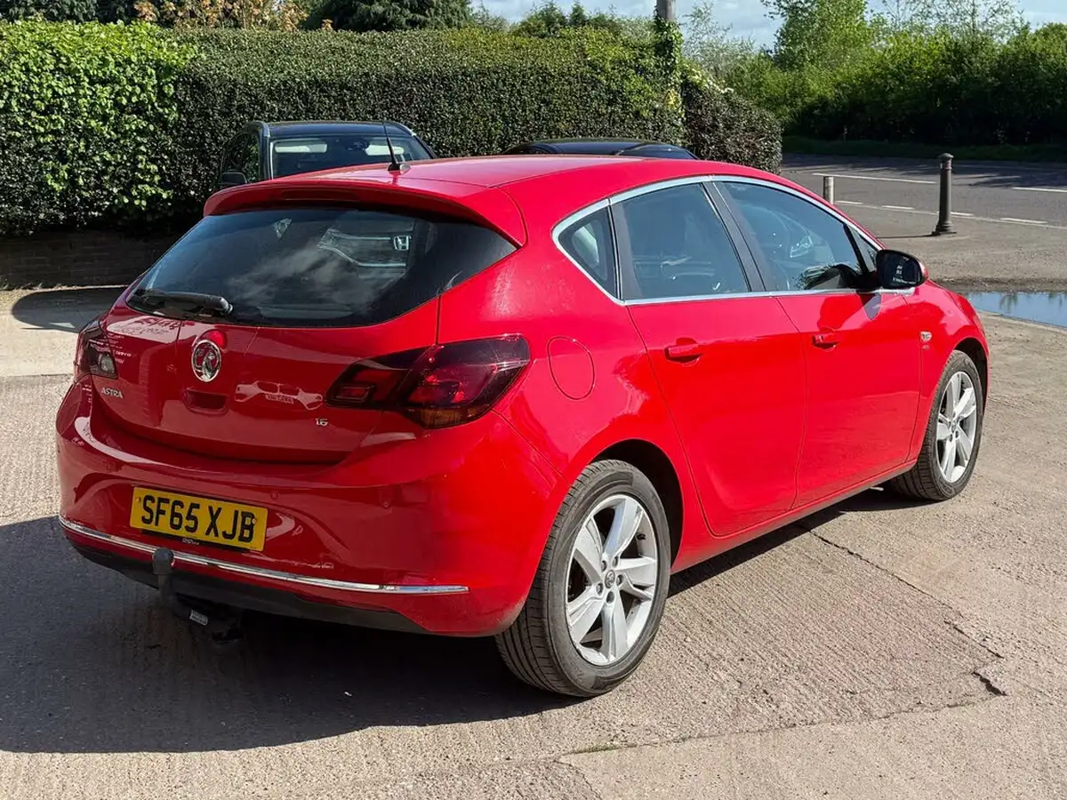2015-vauxhall-astra-16-sri-115ps-hatchback-auto-big-21