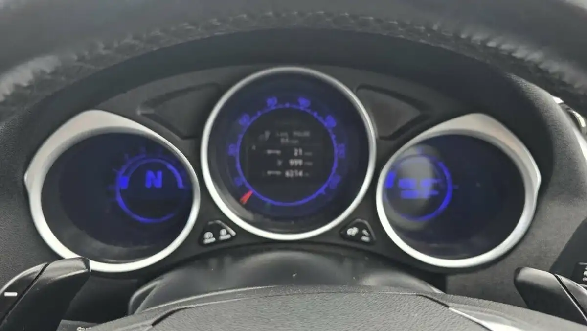 2014-citroen-ds4-16e-hdi-dstyle-auto-seq-big-6