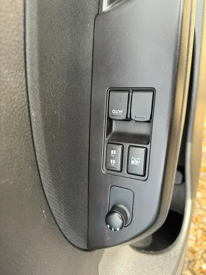 2014-suzuki-swift-12-sz4-94ps-3d-big-23