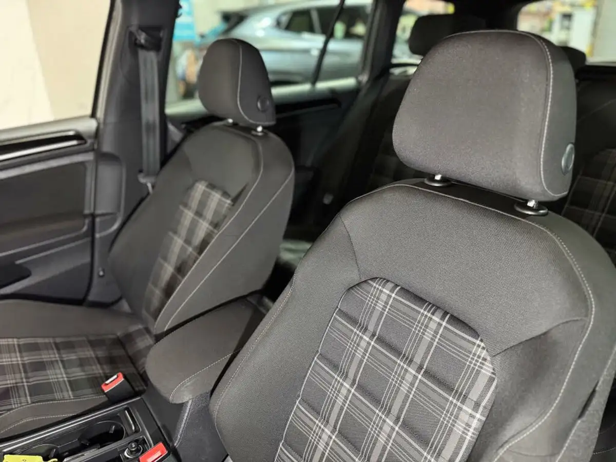 2017-volkswagen-golf-20tdi-gtd-bmtss-estate-5d-big-17