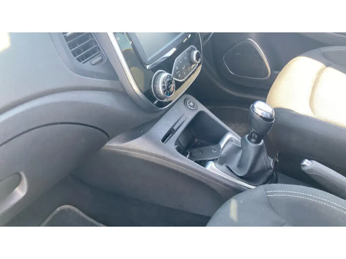 2019-renault-captur-09-tce-iconic-big-12