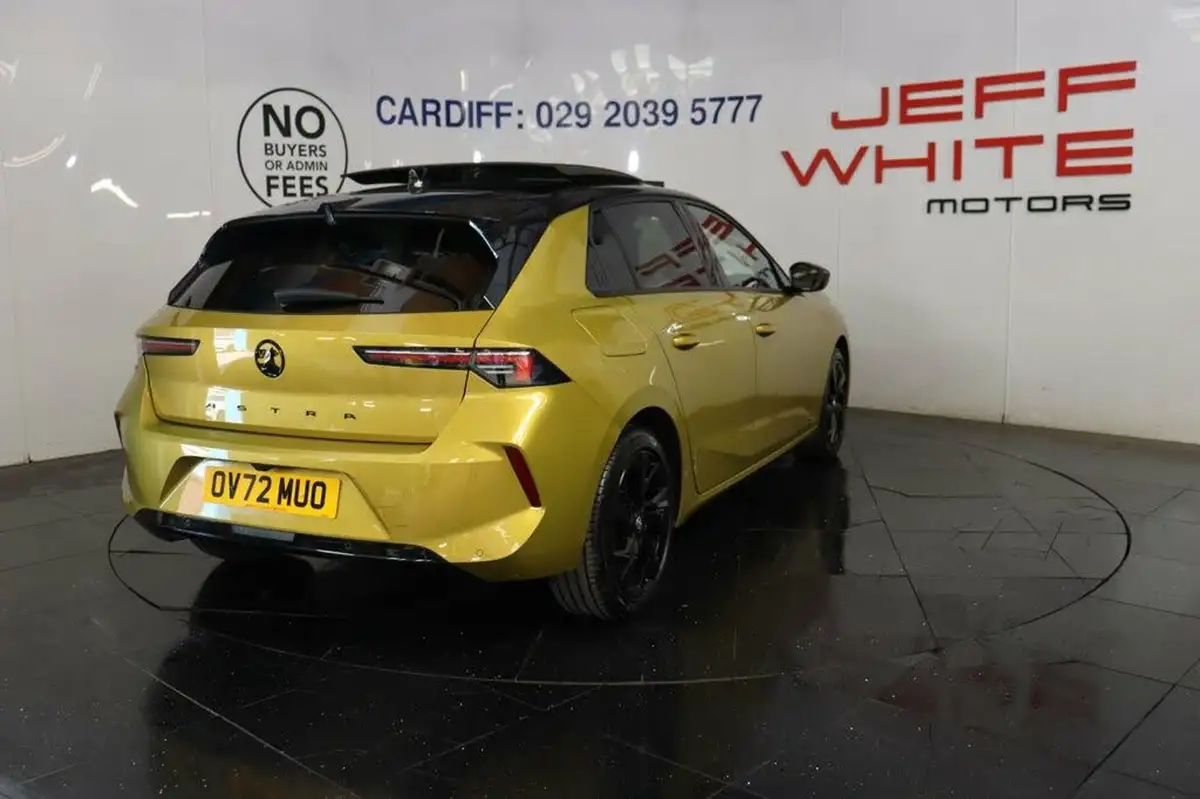 2022-vauxhall-astra-12-turbo-ultimate-auto-big-4