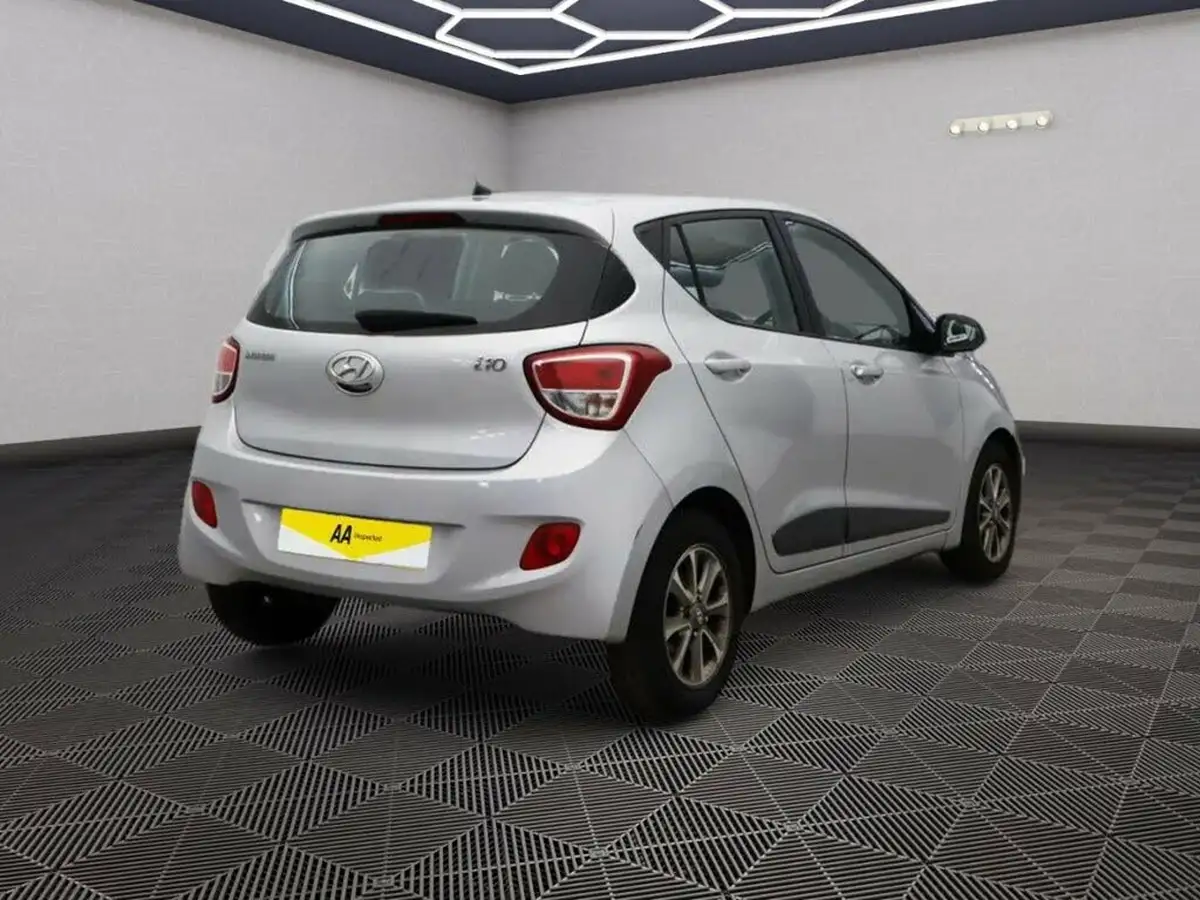 2015-hyundai-i10-12-premium-big-6