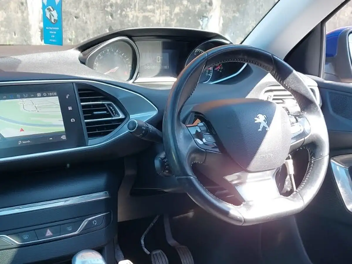 2019-peugeot-308-12-puretech-allure-130bhp-big-10